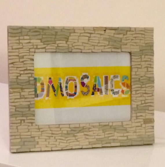 Porta retrato em mosaico cerâmico sobre MDF patinado  G